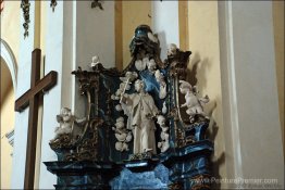 Autel de Saint-Nicolas avec une sculpture de Jan Nepomuk