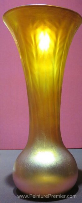 Vase en verre à long cou