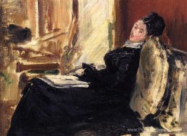 Jeune femme avec un livre