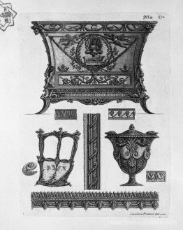 Une coffre de tiroirs, un côté de la berline, un vase décoratif