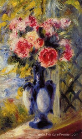 Bouquet de roses dans un vase bleu