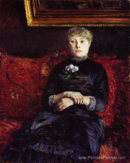 Femme assise sur un canapé à fleurs rouges