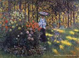Femme avec un parasol dans le jardin en argenteuil