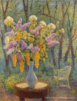 Vase de fleurs dans un jardin