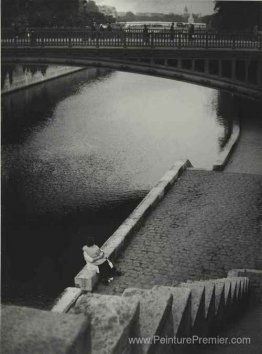 Couple s'embrassant sous le double pont au, Paris