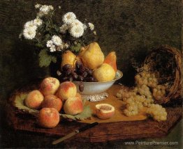 Fleurs et fruits sur une table