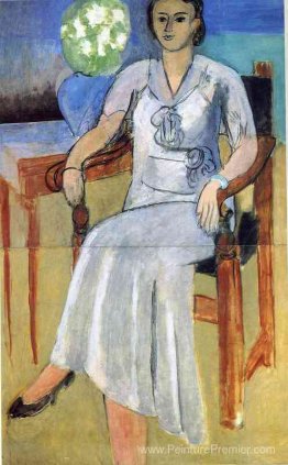 Femme avec une robe blanche