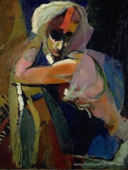 Femme assise avec un bras levé