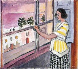 Jeune femme à la fenêtre, coucher de soleil