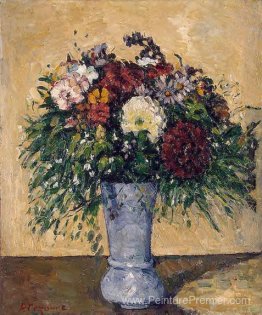 Fleurs dans un vase bleu