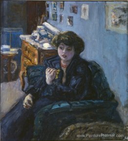 Jeune femme dans un intérieur