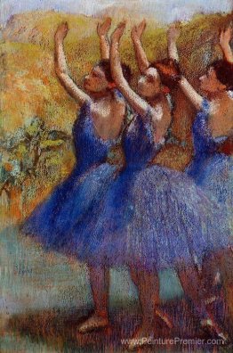 Trois danseurs en jupes violettes