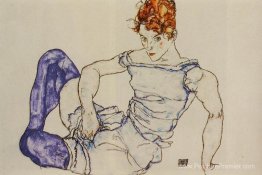 Femme assise dans des bas violets