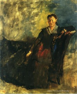 Femme assise sur un canapé