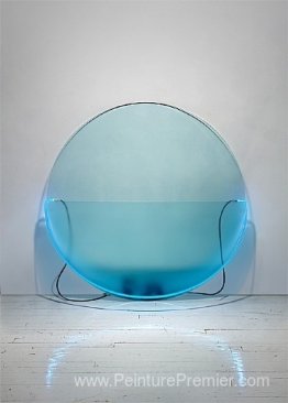 Cercle éclairé bleu avec du verre gravé