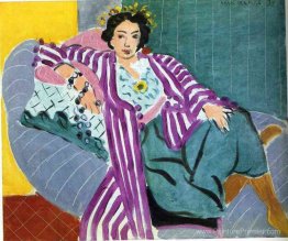 Petite odalisque en robe violette