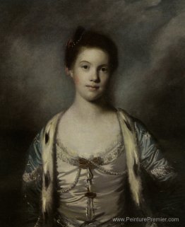 Portrait de Bridget Moris dans une robe de soie blanche