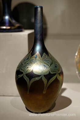 Vase en forme de bouteille avec lustre bleu de paon