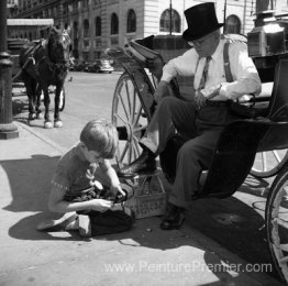 New York (Boy Shining Shoes), juillet 1952