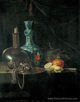 Nature morte avec un ballon de pèlerin, un chandelier, un vase e