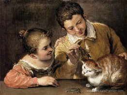 Deux enfants taquinant un chat