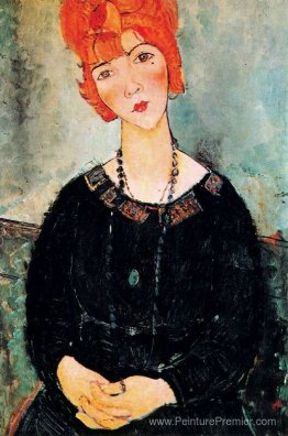 Femme avec un collier